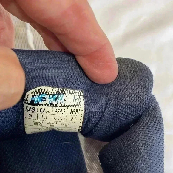 Hoka Bondi 7 Tennis Shoe Gray, Blue & Peach/Orange in Woman’s Size 9. - Picture 11 of 12